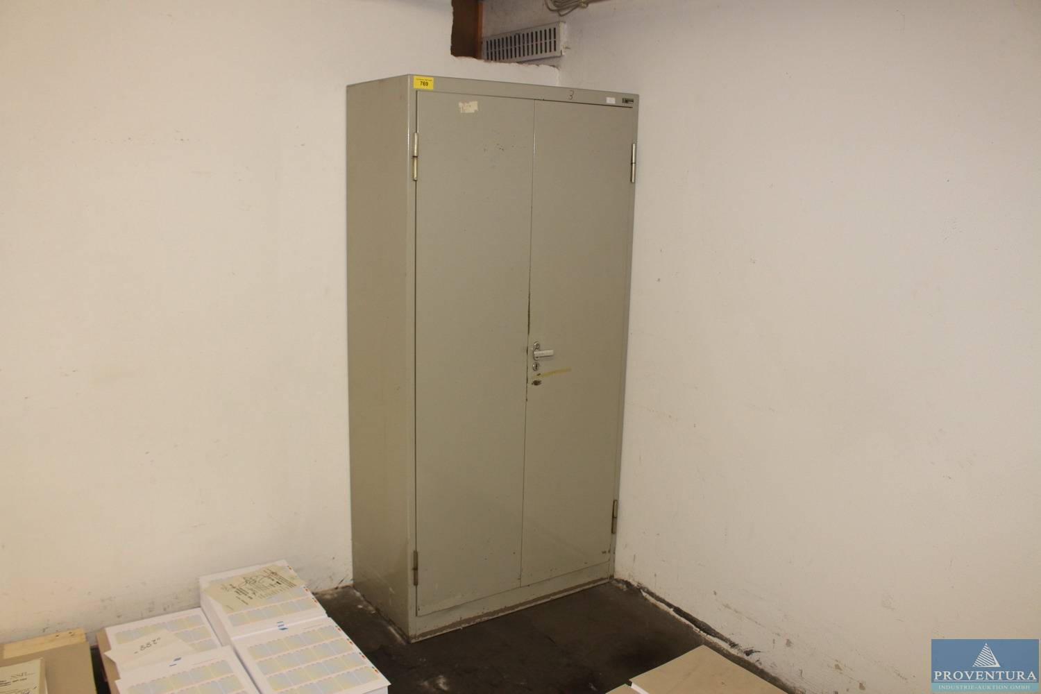 Metallschrank hellgrau | Proventura Online-Auktion