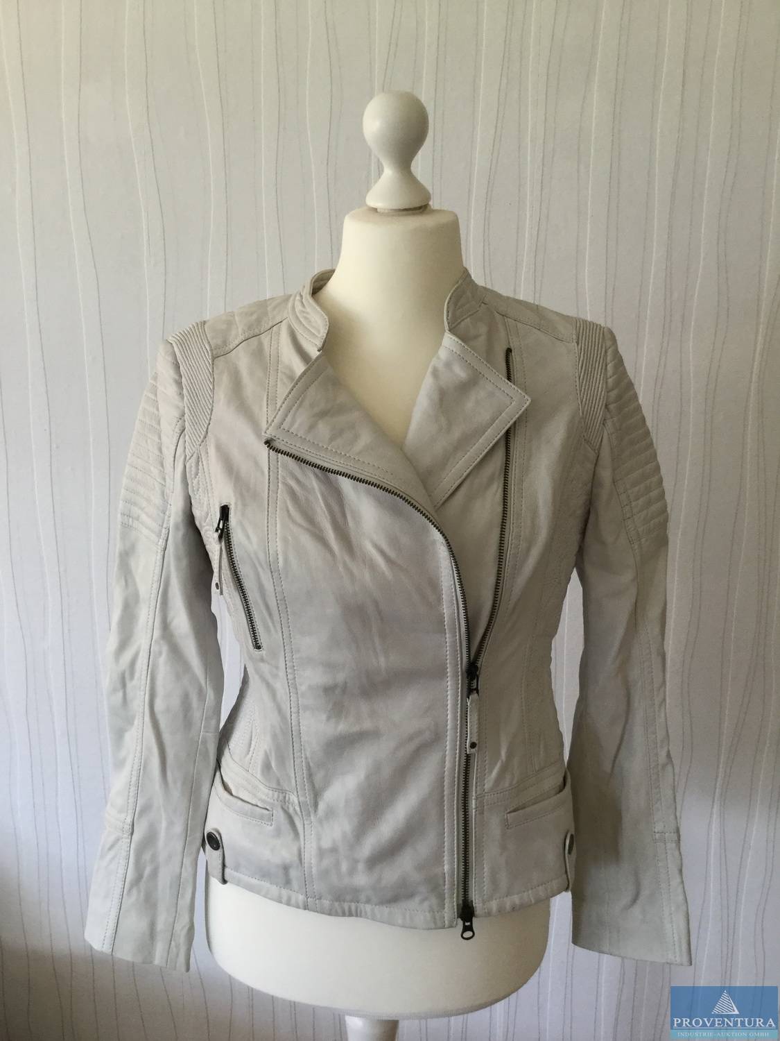Damenjacken Armani Jeans, Sportalm Kitzbühel, Wellensteyn etc., 27711 Osterholz-Scharmbeck