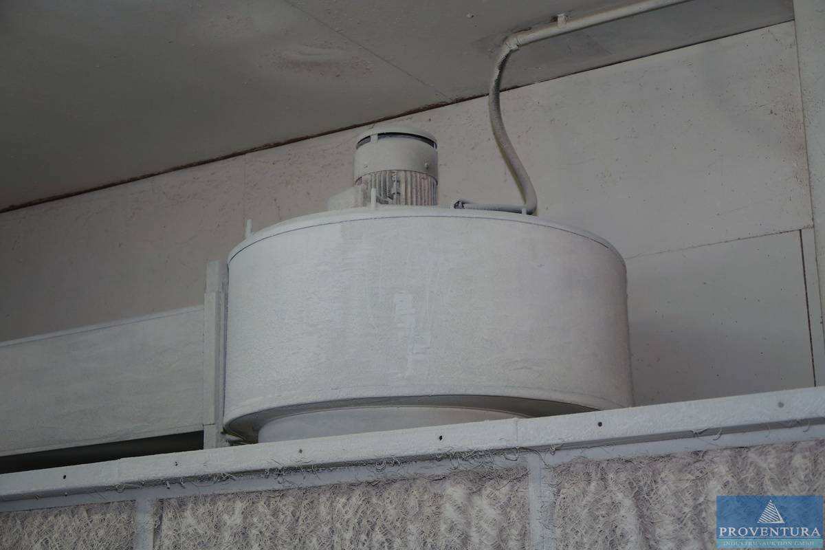 Farbnebelabsaugwand mit Abluftventilator und Abluftroh im Kastensystem