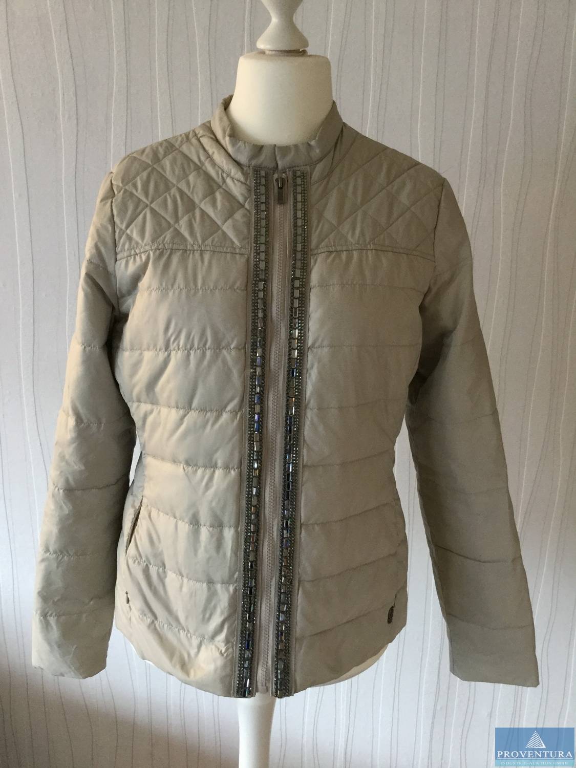 Damenjacken Armani Jeans, Sportalm Kitzbühel, Wellensteyn etc., 27711 Osterholz-Scharmbeck