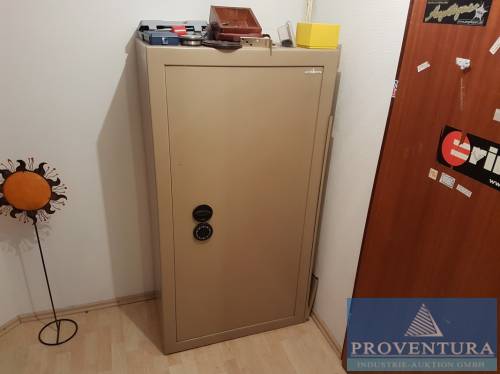 Versteigerung: aus Insolvenz Panzerschränke und Tresore, Jagdbedarf, Zielfernrohre, Trophäen, Nachtischtgerät, Wintersportbedarf, Hausrat etc. – Raum 37136 Samtgemeinde Radolfshausen – 15.02.2022 – 09:30:00 – Feedzy