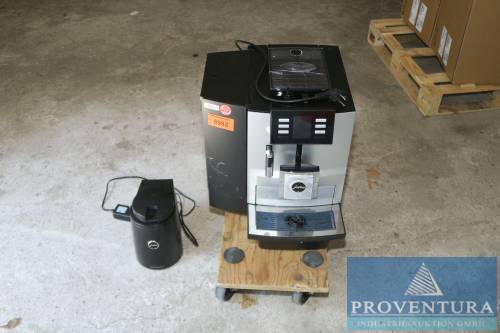 Nachauktion aus Leasing: Kaffeevollautomat JURA X8 mit Milchkühler