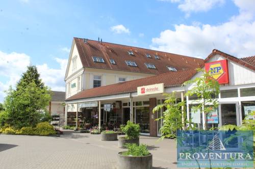 Immobilien-Versteigerung: Renditeobjekt - vollvermietetes Einkaufszentrum mit Supermarkt, Bäckereifiliale, Blumengeschäft, Hotel und Imbiss, Grundstücksgröße ca. 5.600 m²